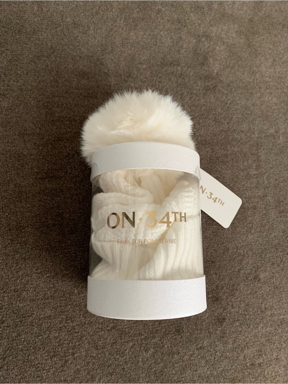 On 34th Women's Ivory White Faux Fur Pom Beanie Ribbed Knit Gift Box MSRP $48